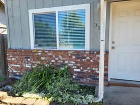 Building Photo - 309 Lola St