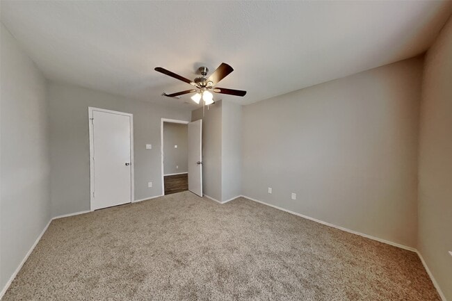 Building Photo - 11818 Sandy Stream Dr
