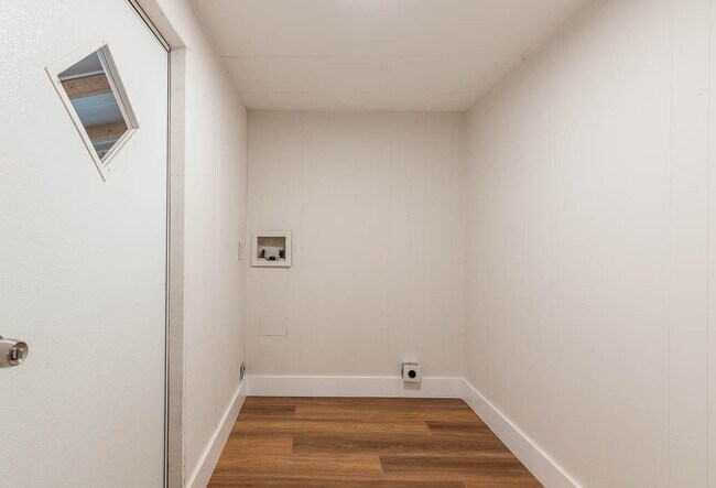 Building Photo - 23023 Watergate Cir