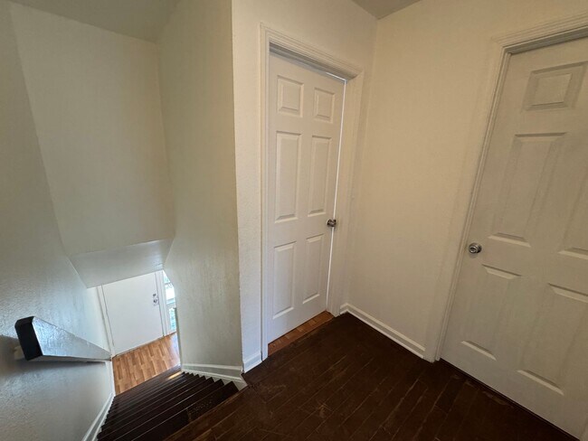 Building Photo - Lovely 2 Bedroom, 1.5 Bathroom Home in Orlando! Minutes from Top Attractions!! (Water Included!)