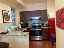 Building Photo - 43 W Maplewood Mall