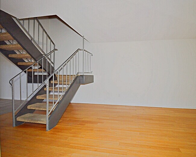 Building Photo - "Discover Your Oasis: Spacious 3-Bed Condo with Granite Touches in Palm Springs!"