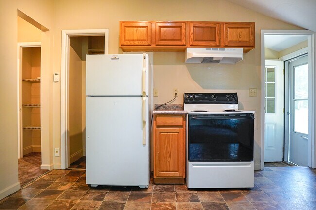 Building Photo - 1604 E Main St