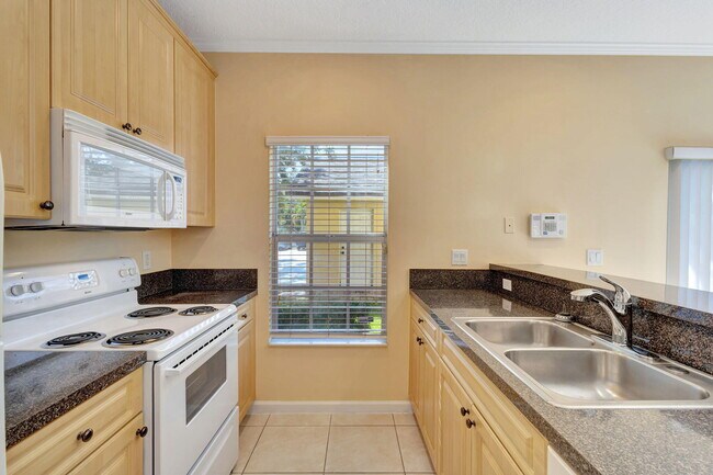 Building Photo - 1439 Hawthorne Pl