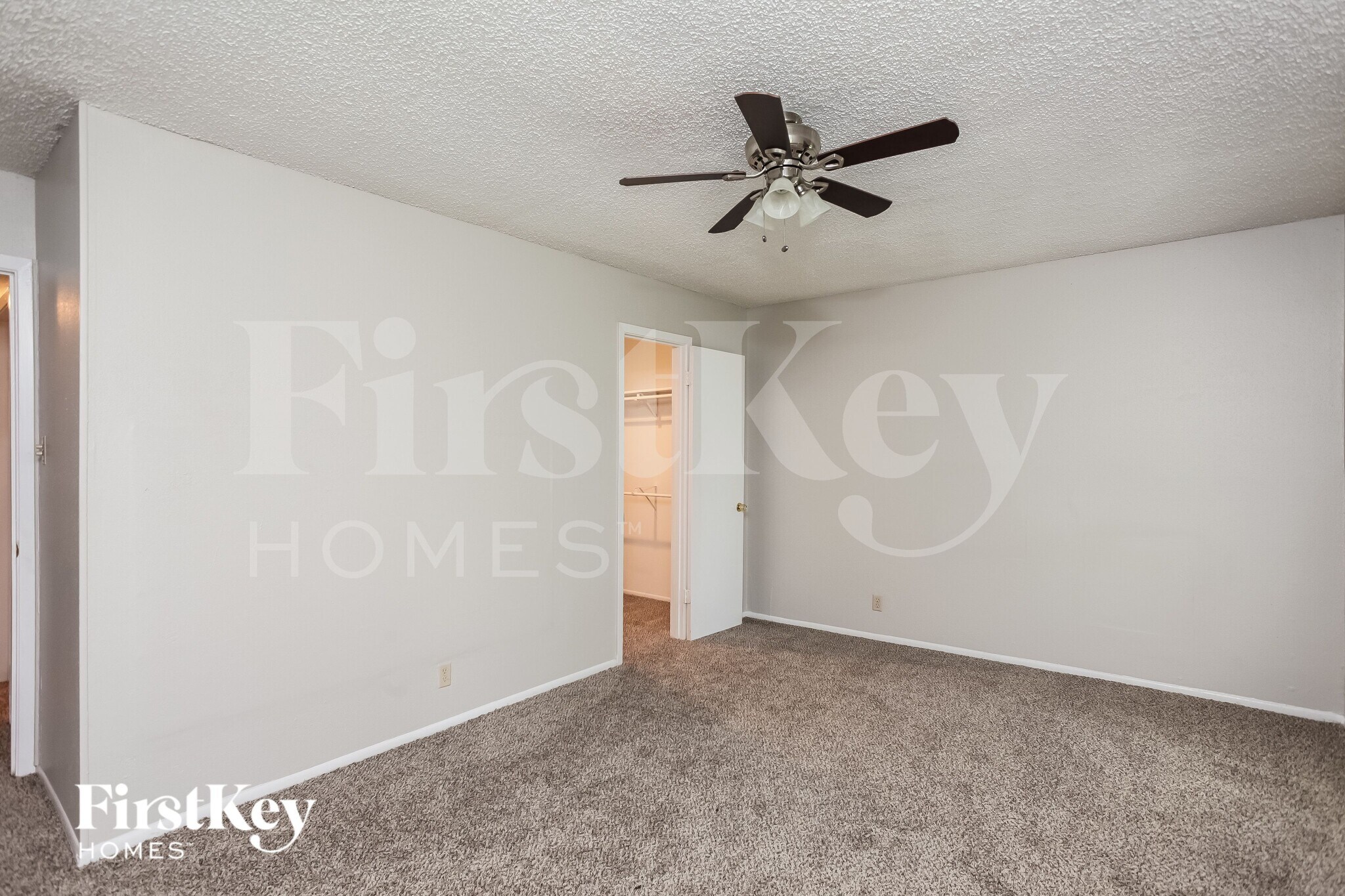 Building Photo - 7527 Lincoln Village Dr