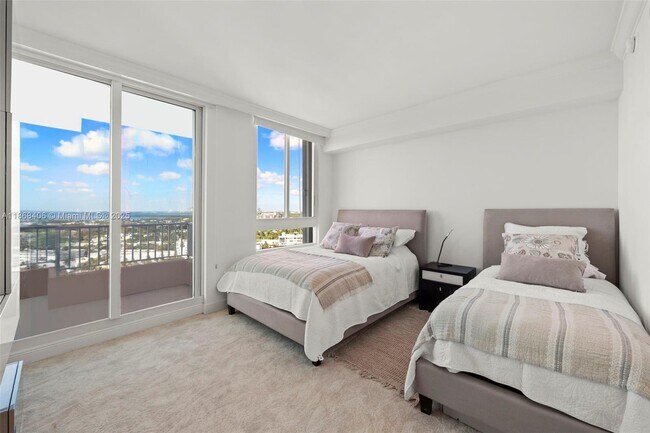 Building Photo - 781 Crandon Blvd