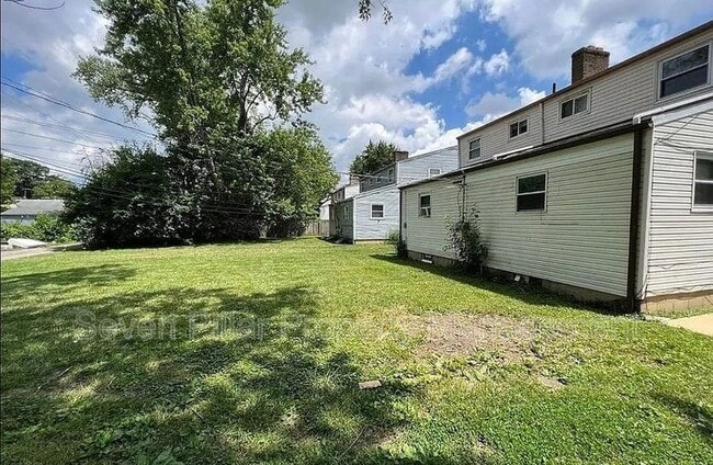 Building Photo - 323 S Napoleon Ave