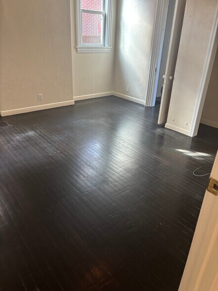 Building Photo - 1509 6th Ave