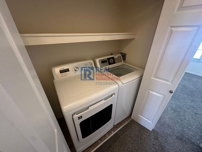 Building Photo - 1381 S Cathay Ct