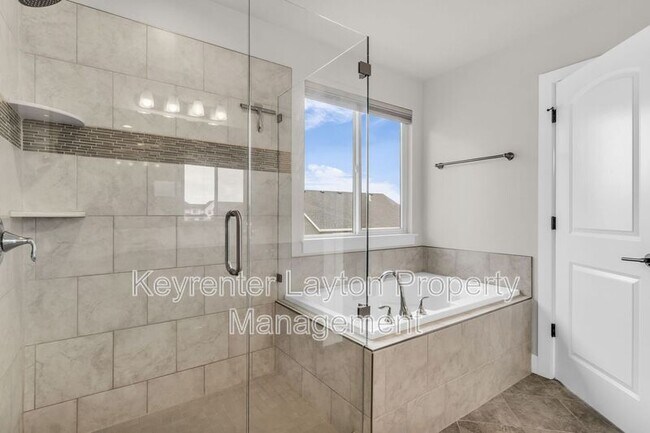 Building Photo - 1432 E Daylily Ct