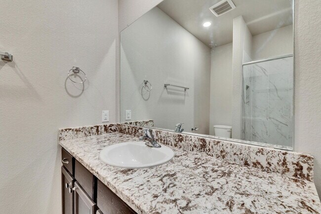 Building Photo - 213 Mount Vernon Way