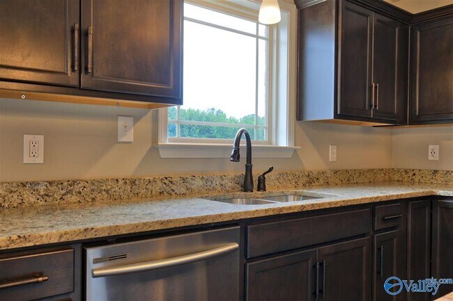 Building Photo - 106 Hulsey Ln
