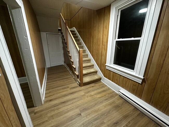 Building Photo - 408 S Queen St