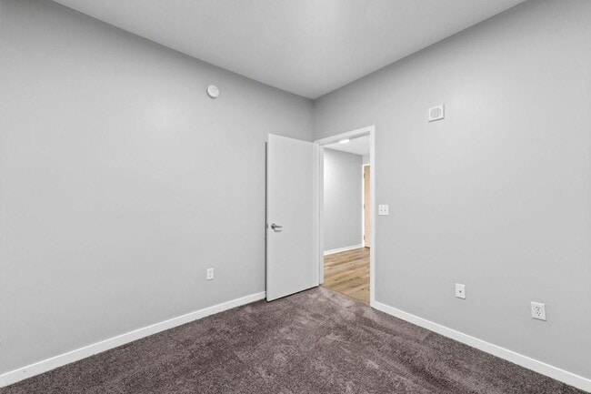 Building Photo - 929 Portland Ave S