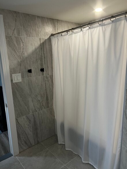 Building Photo - 1957 W Lake Ave