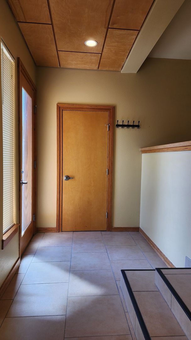 Building Photo - Corner Townhouse in Downtown Tacoma with A...
