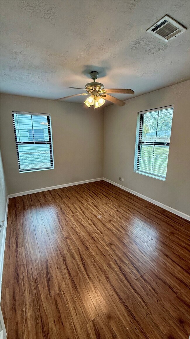 Building Photo - 13346 Louisville St