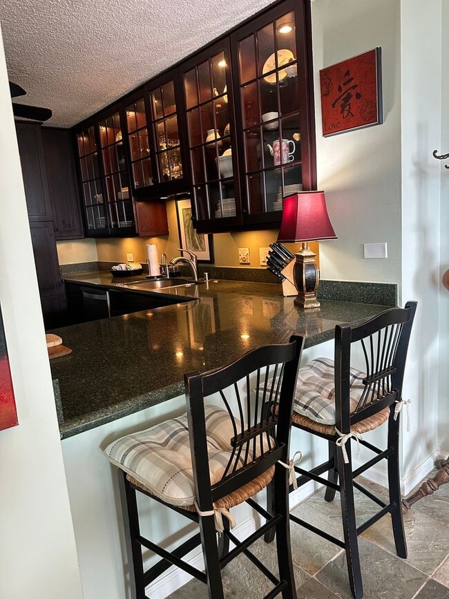 Building Photo - Spacious1BR/2BA In Prime Location
