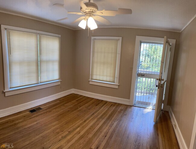 Building Photo - 984 Byron Dr SW