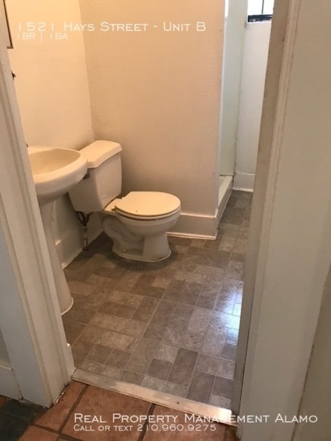 Building Photo - 1521 Hays St