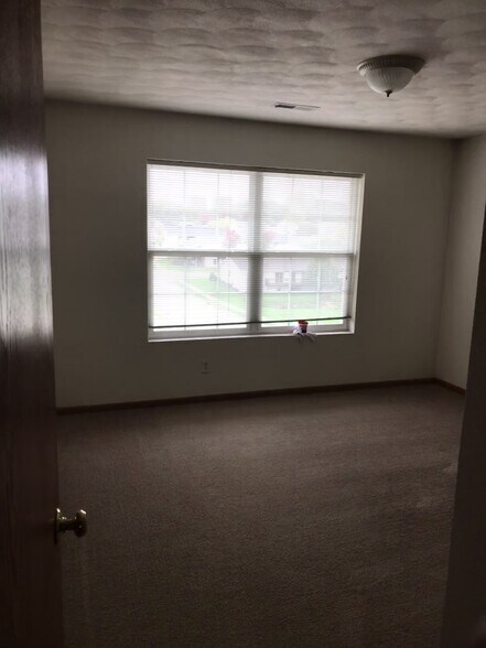 Building Photo - 4388 Camelot Dr