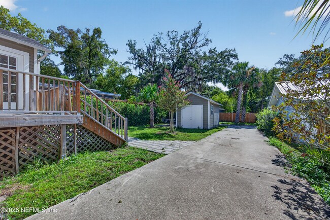Building Photo - 1555 Belmonte Ave