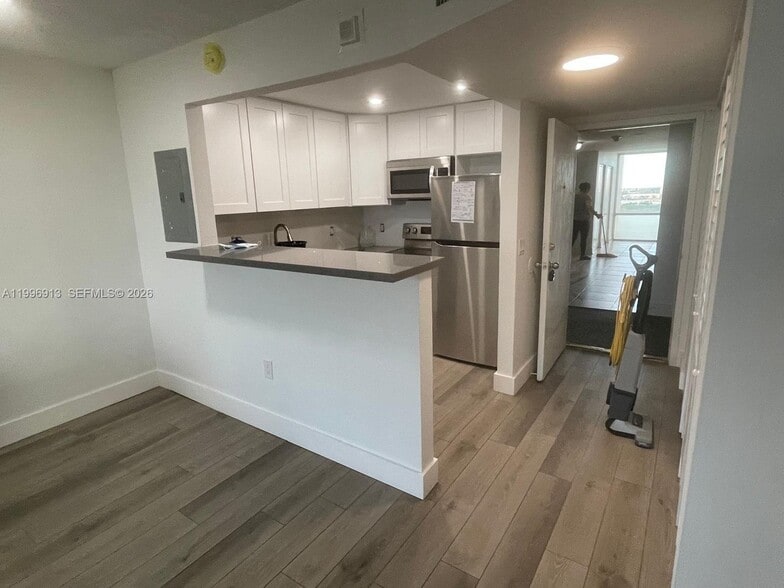 Building Photo - 2350 NE 135th St