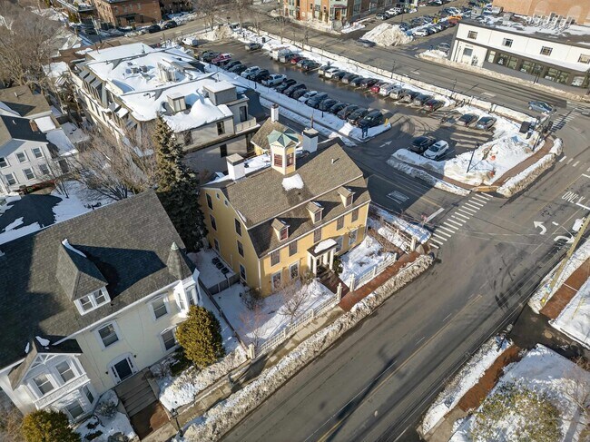 Building Photo - 7 Islington St