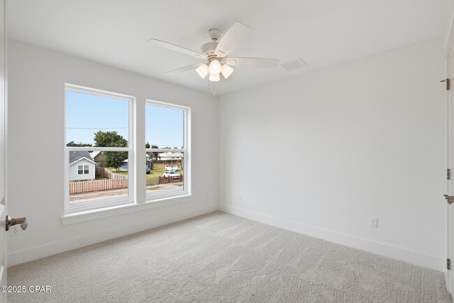 Building Photo - 924 Grace Ave