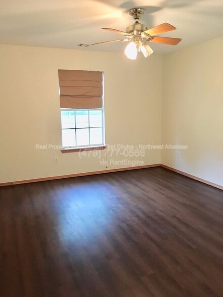 Building Photo - 4433 W Cheyenne Dr