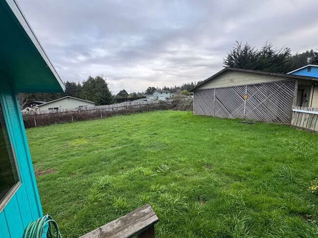 Building Photo - Large, fenced, sunny yard. 3/1.5 in  Azalea Hill location in McKinleyville