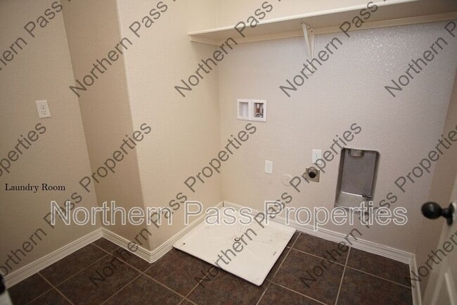 Building Photo - 5580 Mike Vane Drive