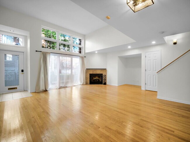 Building Photo - 4934 S Cornell Ave