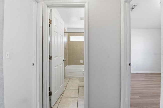 Building Photo - 2764 Rochelle Dr