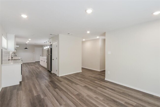 Building Photo - 3434 Silverwood Ln