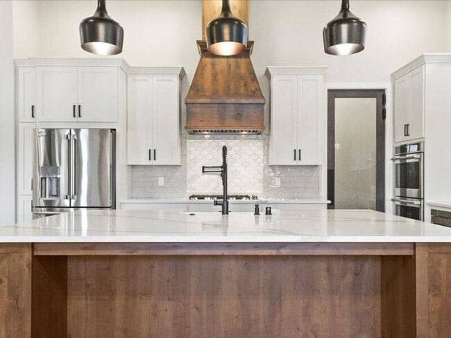 Building Photo - 3500 S Morain St