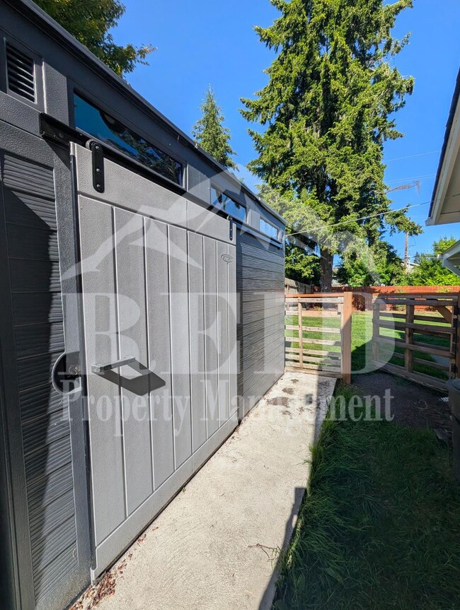 Building Photo - Comfortable Single-Story Rambler in Central Kitsap