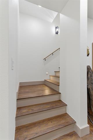 Building Photo - 819 Dubois St