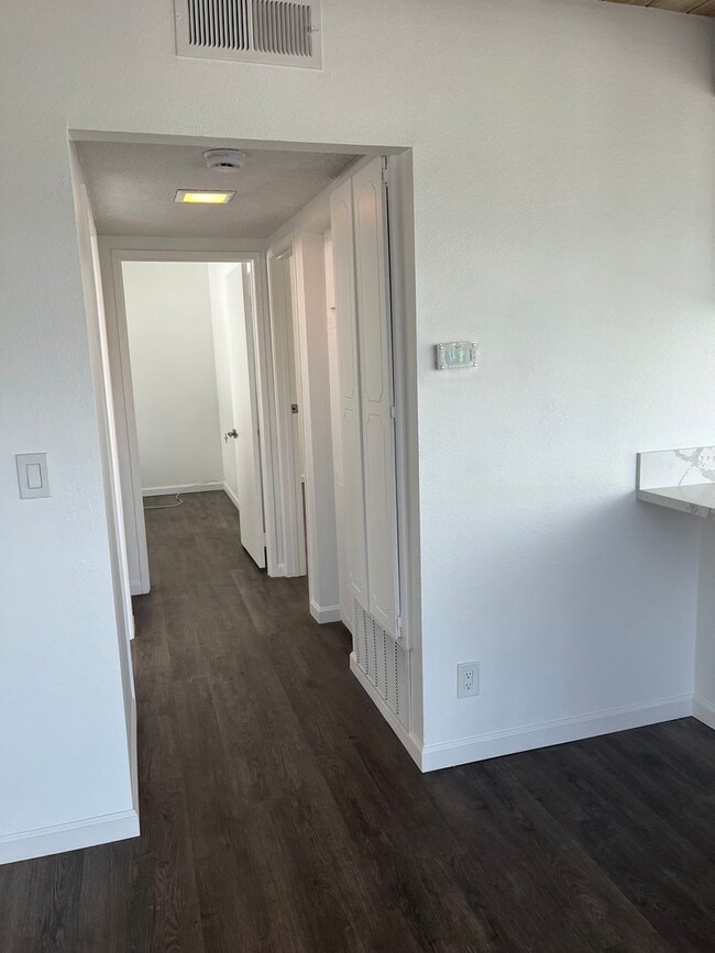 Building Photo - 2BR/2BA Condo Available Now - $1,000.00 Off First Months Rent