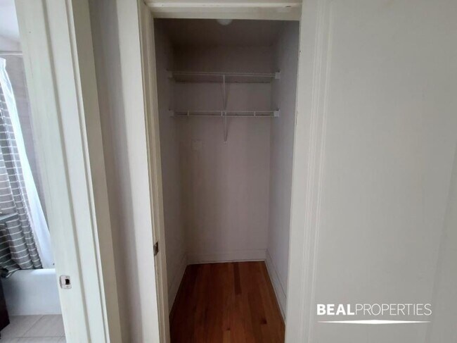 Building Photo - 1 bedroom in CHICAGO IL 60647