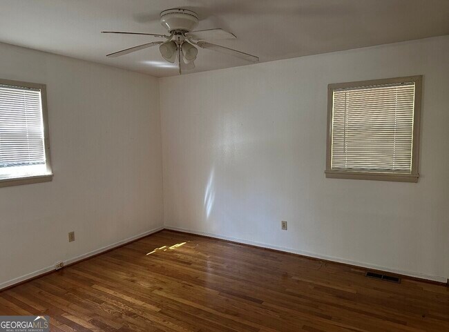 Building Photo - 615 Harris St