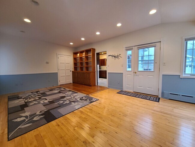 Building Photo - Charming 3-Bedroom, 2-Bathroom Home in South Haven, MI