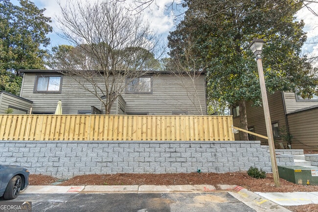 Building Photo - 302 Cedar Chase Cir NE