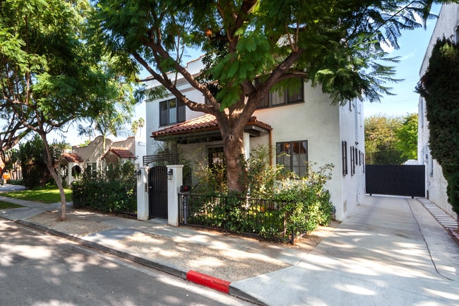 Front of Building - 1120 Poinsettia Dr