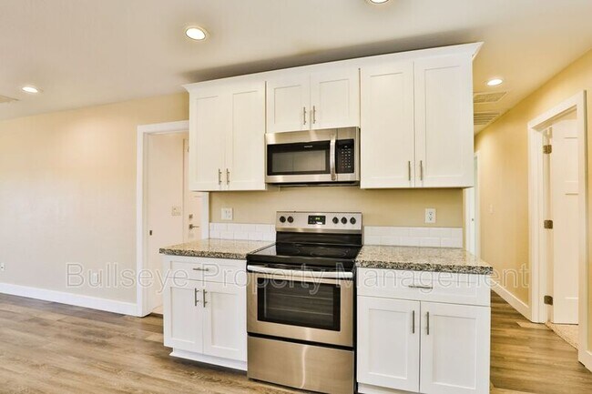Building Photo - 5119 S 11th Pl