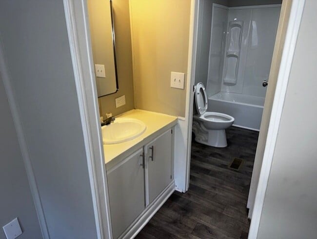 Building Photo - Discover this well-maintained 3-bedroom, 2-bath home in Lincolnton, NC,