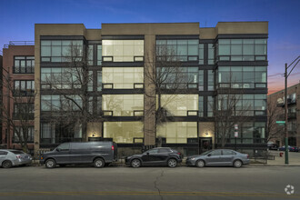 Building Photo - 650 N Green St