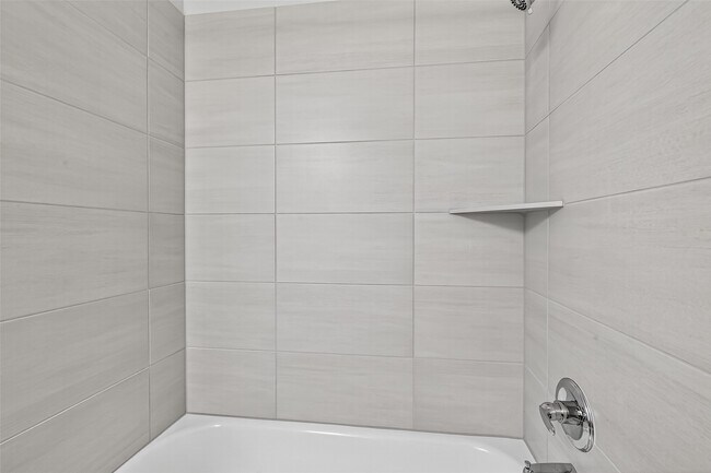 Building Photo - 5019 Bowen Pr Dr