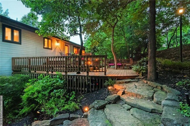 Building Photo - 3261 Eden Dr