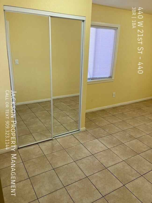 Building Photo - 440 W 21st St